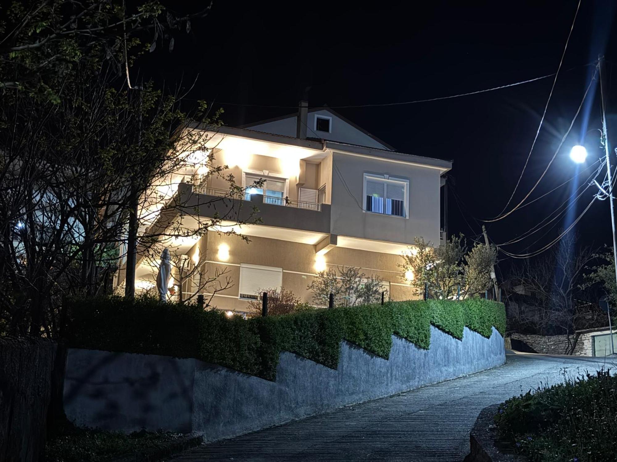 Ilvi Guesthouse Gjirokaster Exterior photo